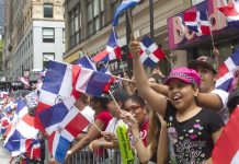 Durante las celebraciones de la Restauración de la República, los dominicanos en Nueva York comparte sus tradiciones más populares, sus platos típicos, música, danzas y personajes tradicionales de las fiestas regionales que se caracterizan por lucir los colores de la bandera.