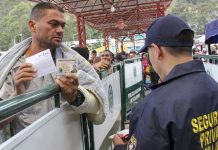 La decisión de exigir pasaporte "puede generar ruptura familiar", además de "fomentar la migración irregular