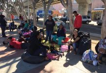 Cada vez es mayor el número de familias en EE.UU. afectadas por la política de "tolerancia cero" hacia la inmigración ilegal que deben pedir ayuda al público para costearse la vivienda, la alimentación y los servicios básicos