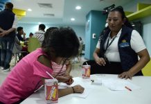 Unos quince menores guatemaltecos llegaron hoy al país centroamericano deportados de Estados Unidos y México.