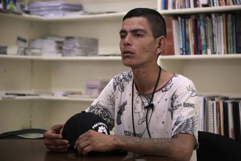 Irvin empezó a consumir con 8 años y hoy pelea contra el abismo de las drogas