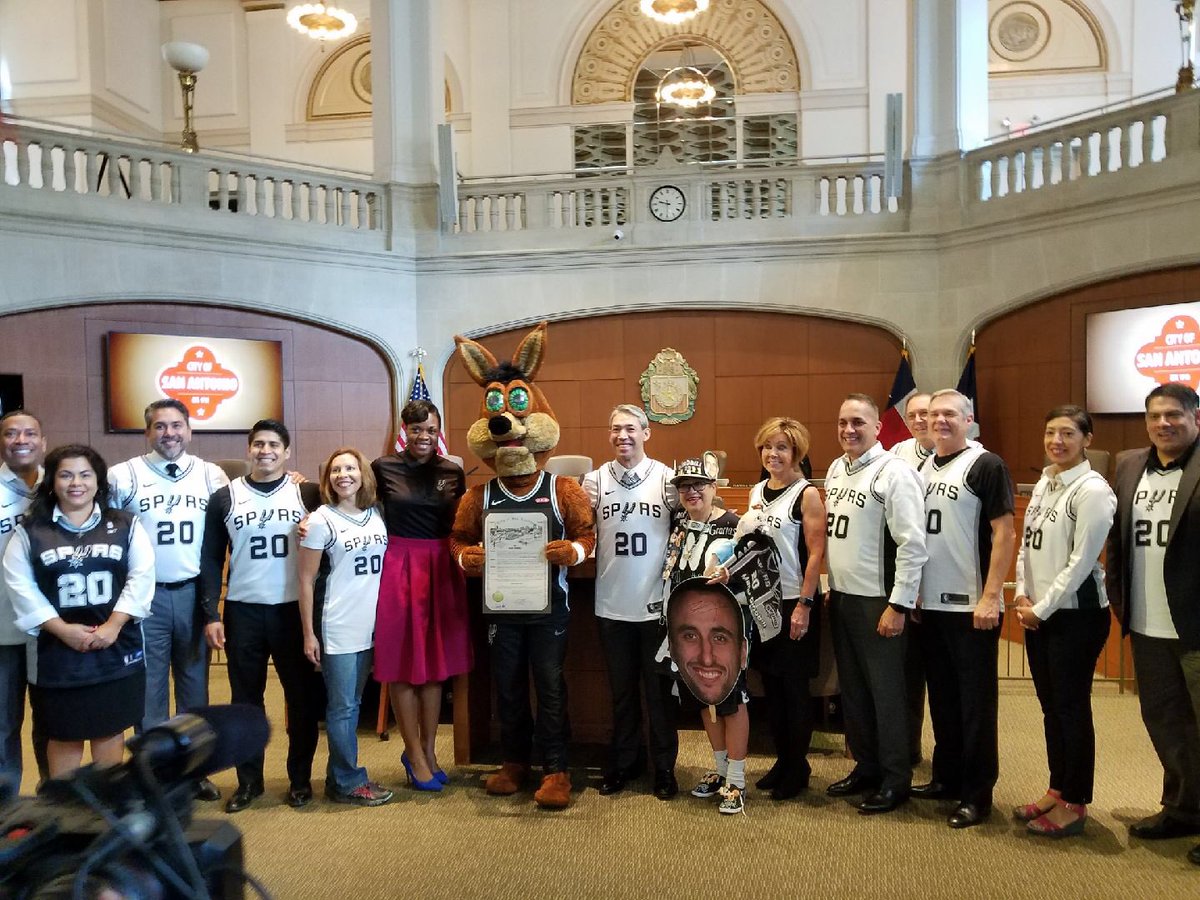 El alcalde de San Antonio (Texas), Ron Nirenberg, declaró el día de hoy, 30 de agosto, como el "Día de Manu Ginóbili