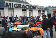 Cientos de venezolanos varados en Ecuador pese a eliminación pasaporte