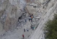 Sube la cifra de muertos por derrumbe de mina en el centro de México El número de personas fallecidas por el derrumbe de una mina en el céntrico estado mexicano de Hildago se elevó a cuatro, mientras una persona continúa sin ser localizada