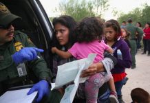 Denuncian separaciones forzosas en centros de detención familiar en Texas Los migrantes aseguraron que llegaron al país en busca de un "futuro" para sus hijos y suplicaron a las instituciones que les den "una oportunidad" y les ayuden a resolver esta situación