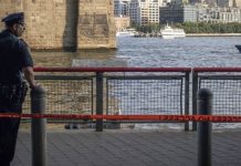 Presentan cargos contra el padre del bebé hallado en las aguas del East River Currie, de 37 años y con residencia en el condado de El Bronx, quedó detenido sin derecho a fianza.