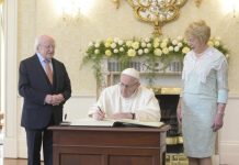 El papa reconoció hoy en Dublín el fracaso de la Iglesia irlandesa en afrontar adecuadamente lo que denominó "crímenes repugnantes de los abusos" a menores