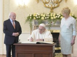 El papa reconoció hoy en Dublín el fracaso de la Iglesia irlandesa en afrontar adecuadamente lo que denominó "crímenes repugnantes de los abusos" a menores