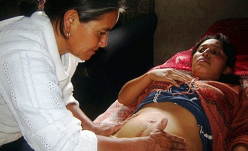  Recorrer los miles de kil&oacute;metros que hay entre el sur de M&eacute;xico y Estados Unidos es una dura prueba para cualquier migrante, pero especialmente para las mujeres embarazadas, a quienes las llamadas "parteras fronterizas" se vuelcan en ayudar.
