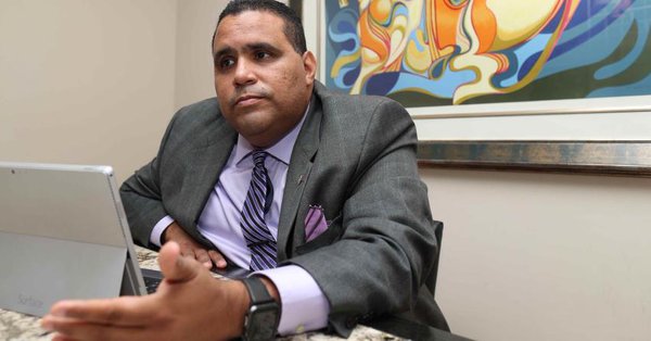 , Kenneth Rivera, dijo hoy que es importante atender el asunto del salario m&iacute;nimo en Puerto Rico, pero rechaz&oacute; el aumento de este a 15 d&oacute;lares la hora para los empleados de la construcci&oacute;n en proyectos p&uacute;blicos anunciado por el Gobierno.
