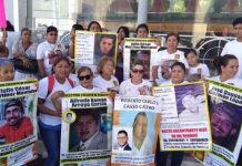 Madres de desaparecidos en México agradecen galardón de universidad de EEUU La organización aglutina a más de 200 madres de desaparecidos que intentan encontrar el paradero de sus hijos.