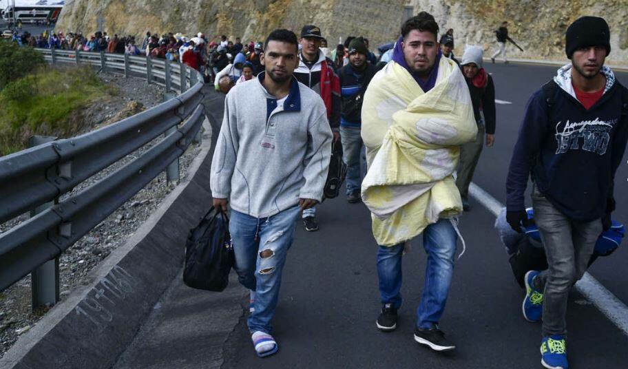 Los pasos migratorios ecuatorianos en la frontera con Colombia esperan instrucciones de Quito sobre los casos en que los que pueden permitir el paso de venezolanos