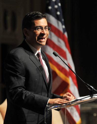  Xavier Becerra, demand&oacute; hoy por segundo a&ntilde;o consecutivo al Gobierno del presidente Donald Trump por retener fondos federales