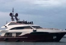 Grupo partidario de deportaciones masivas promueve su agenda sobre un yate en Washington La Guardia Costera interceptó este domingo cerca de la playa de Nixon Beach, en Miami, un yate de 147 pies de eslora (44 metros) de servicio "charter" ilegal con 47 pasajeros a bordo. (Foto de twitter)