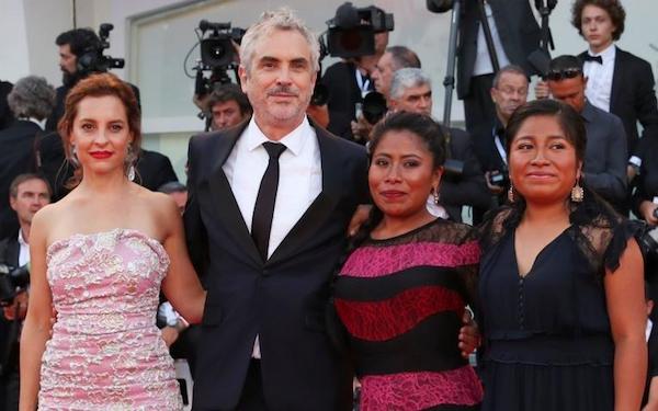 Fotograma de la rueda de prensa y exhibici&oacute;n de Roma, aparecen Marina de Tavira, Alfonso Cuar&oacute;n, Yalitza Aparicio y Nancy Garc&iacute;a