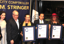 Durante la celebración anual ofrecida por el Contralor de la Ciudad de Nueva York fueron reconocidos algunos latinos. En la gráfica de Izq. a Der.: La esposa del Contralor Elyse Buxbaum; Hon. Scott M. Stringer, Contralor de la Ciudad de Nueva York; Frances Lucerna, co-fundadora y Directora Ejecutiva de El Puente; el Abg. César Vargas y Quenia Abreu.