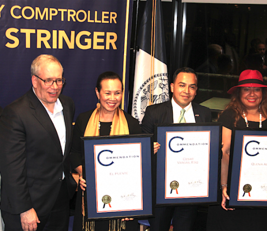 Contralor Stringer reconoce a la comunidad latina Durante la celebración anual ofrecida por el Contralor de la Ciudad de Nueva York fueron reconocidos algunos latinos. En la gráfica de Izq. a Der.: La esposa del Contralor Elyse Buxbaum; Hon. Scott M. Stringer, Contralor de la Ciudad de Nueva York; Frances Lucerna, co-fundadora y Directora Ejecutiva de El Puente; el Abg. César Vargas y Quenia Abreu.