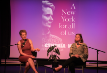 Cynthia Nixon se reunió con medios comunitarios latinos Durante la mesa redonda, la candidata demócrata a la gobernación de Nueva York, Cynthia Nixon, fue presentada e introducida a los medios por Melissa Mark-Viverito, ex miembro del Concejo Municipal de Nueva York y primera mujer latina electa como su portavoz.
