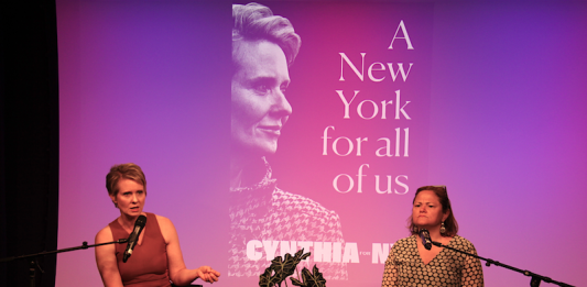Durante la mesa redonda, la candidata demócrata a la gobernación de Nueva York, Cynthia Nixon, fue presentada e introducida a los medios por Melissa Mark-Viverito, ex miembro del Concejo Municipal de Nueva York y primera mujer latina electa como su portavoz.