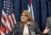 La representante de Puerto Rico ante la Cámara de Representantes de Estados Unidos, Jennifer González (centro). Foto archivo.