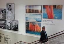 Nueva York acoge las "miradas paralelas" de fotógrafas españolas e iraníes Espectadores asisten a la Inauguración de la exposición "Miradas paralelas Irán-España", que incluye trabajos de una docena de fotógrafas, como Cristina García-Rodero, Isabel Muñoz y Soledad Córdoba, en el Centro Rey Juan Carlos I de España, en Nueva York