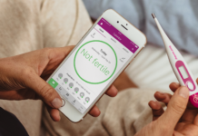 La aplicación Natural Cycles enseña a las mujeres a tomar su temperatura a la misma hora cada mañana cuando se despiertan y anotarla en la aplicación. También deben registrar información sobre su ciclo menstrual. En función de los ligeros cambios de temperatura en torno a la ovulación, la aplicación señala cuándo las mujeres deben evitar las relaciones sexuales sin protección. (Foto Facebook Natural Cycles.)