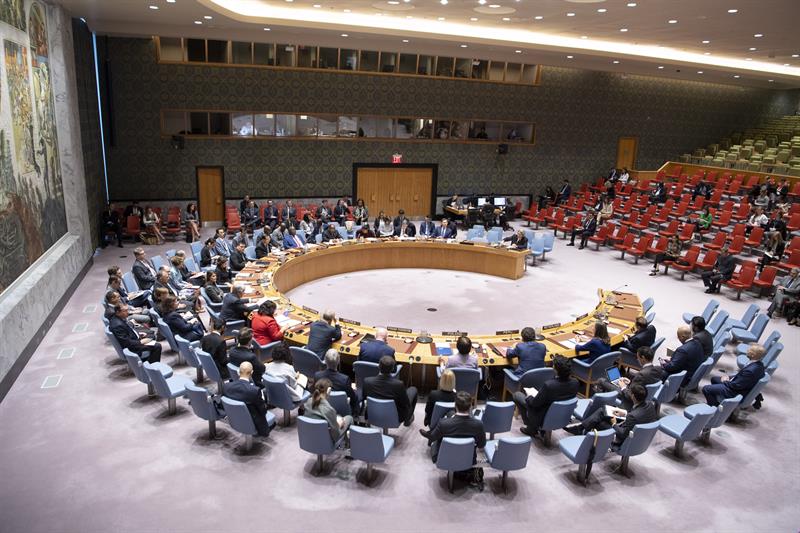 Fotograf&iacute;a cedida por la ONU donde aparecen los miembros del pleno del Consejo de Seguridad durante una reuni&oacute;n sobre el mantenimiento de la paz y la seguridad internacionales hoy, lunes 10 de septiembre de 2018, en la sede del organismo en Nueva York
