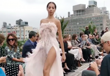 La firma Oscar de la Renta apuesta por el exotismo en su desfile neoyorquino