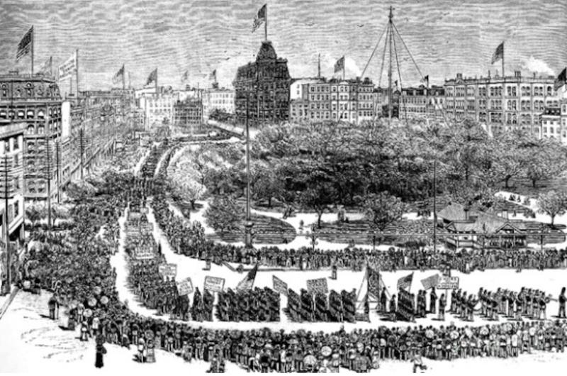 El primer D&iacute;a del Trabajo se celebr&oacute; en la ciudad de Nueva York en 1882, organizado por la Uni&oacute;n Obrera Central (CLU) y diez mil trabajadores se tomaron su tiempo sin pago, para marchar y realizar el primer desfile del D&iacute;a del Trabajo en la historia de Estados Unidos.