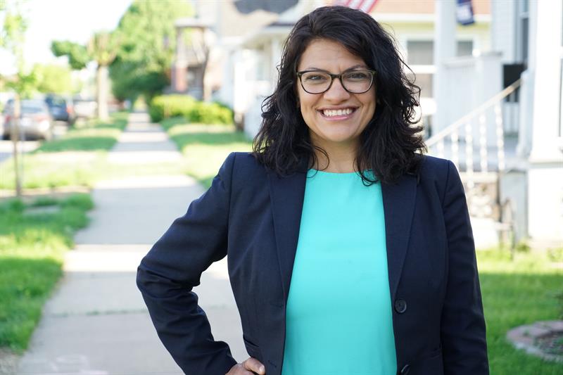 Rashida Tlaib De padres inmigrantes palestinos, Rashida Tlaib no sabía hablar inglés cuando entró a la escuela en EE.UU., hoy, décadas después, está a punto de ser la primera mujer musulmana en llegar al Congreso