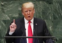 El presidente Donald Trump, pronuncia un discurso.
