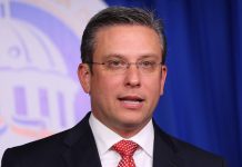 Exgobernador de Puerto Rico exhorta a puertorriqueños en EE.UU. a votar en noviembre