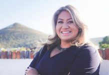 Alma Hernández, candidata latina de 25 años rompe "barreras" en Arizona