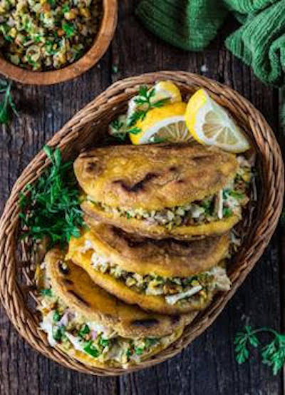 Arepas de Pollo con Salsa de Pistacho