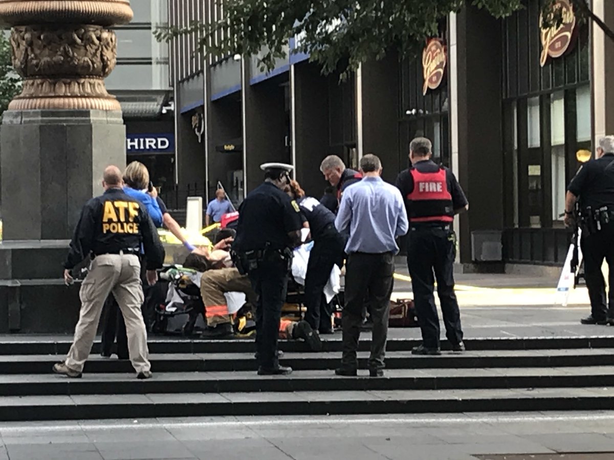 Los hechos tuvieron lugar en el interior y en uno de los accesos del banco Fifth Third, ubicado en la calle Walnut, sobre las 9.10 hora local 