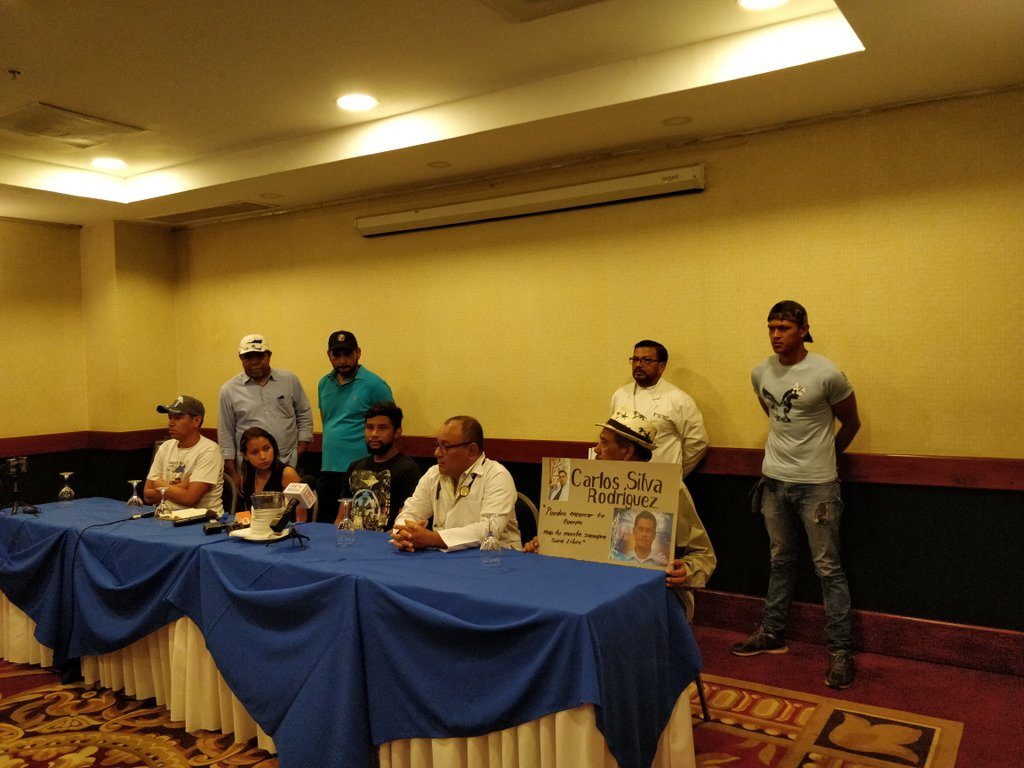 Familiares de las personas que se encuentran detenidas por protestar contra el Gobierno del presidente nicaragüense, Daniel Ortega, denunciaron hoy haber sido agredidos por simpatizantes sandinistas en las afueras de la Dirección de Auxilio Judicial