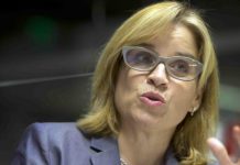 La alcaldesa de San Juan contesta a Trump y asegura que "delira" Carmen Yulín Cruz, se dirigió hoy al presidente estadounidense, Donald Trump, de quien dijo que "delira", está "paranoico" y fuera de "todo sentido de la realidad"