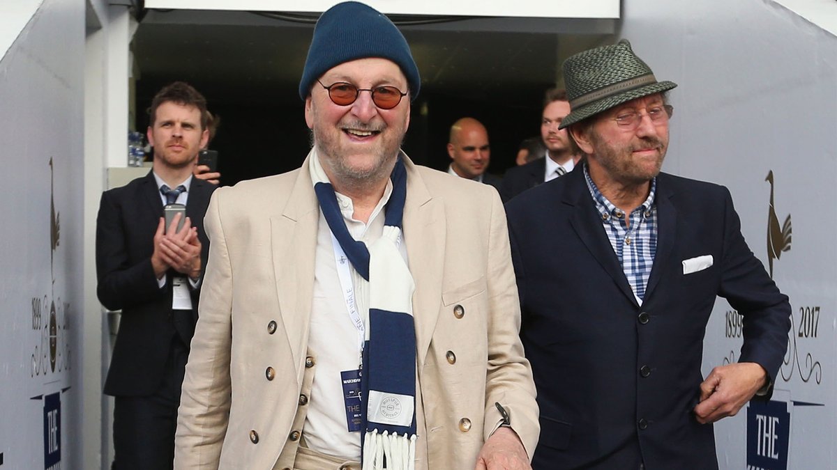 El cantante y pianista británico Chas Hodges, conocido por formar parte del dúo de pop Chas and Dave, murió hoy a los 74 años por un cáncer