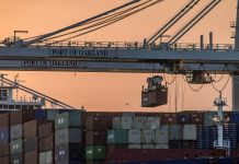 China amenaza a EEUU con "tomar las contramedidas necesarias" con aranceles La entrada en vigor de esta posible medida mantiene en vilo a los mercados internacionales, que se han resentido en los últimos días tras este nuevo capítulo de la guerra comercial