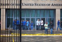 Embajada de EE.UU. en Cuba reinicia las entrevistas para visas de inmigrante Cuba tachó hoy de "conspiración sin evidencias ni fundamento" el reporte de la cadena NBC que apunta a Rusia como autor de los misteriosos "ataques" a diplomáticos de EE.UU. (Foto de twitter)