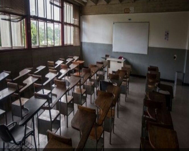 el Departamento de Educación anunciaron hoy el cierre preventivo de dos escuelas en Naguabo, municipio de la costa este, debido al mal tiempo provocado por el paso de la tormenta tropical Isaac.