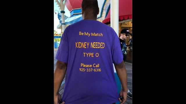  Tras un viaje recreativo a Disneyland, en California, el "lugar donde los sue&ntilde;os se hacen realidad", una familia que llev&oacute; un mensaje en sus camisetas pidiendo un donante de ri&ntilde;&oacute;n 