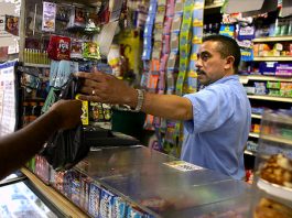 Bodegueros de Nueva York viven con temor a ser asaltados Bodegas hispanas de Nueva York.