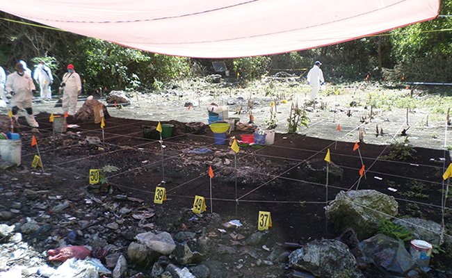 Los expertos internacionales denunciaron graves irregularidades en la investigaci&oacute;n (entre ellas tortura) y presentaron un informe forense que evidenciaba que la quema de los 43 j&oacute;venes en el vertedero no fue posible.