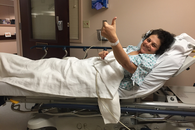 Aunque MaryAnne DiCanto se benefició de tratamientos estándar contra el cáncer, su esposo dijo que ninguna de las terapias focalizadas recomendadas luego de pruebas genéticas prolongaron su vida. Durante más de dos años, su médico envió siete muestras de sangre y tejido a laboratorios especializados para realizar la llamada “secuencia de próxima generación”, que puede rápidamente escanear cientos de genes. (Cortesía de Scott Primiano)