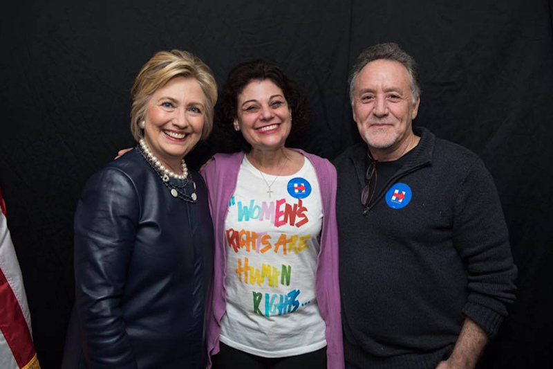 MaryAnne DiCanto y su esposo, Scott Primiano, hablaron con la entonces candidata presidencial Hillary Clinton sobre los costos de la atención médica durante la campaña de 2016. Primiano dijo que Clinton se mantuvo en contacto con DiCanto a lo largo de su tratamiento, y llamó el día en que DiCanto murió.