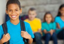 Cientos de miles de niños menores de dieciocho años retornan a clases en Nueva York y enfrentan retos diarios como acoso, bullying, discriminación y violencia, dentro y fuera de las aulas.