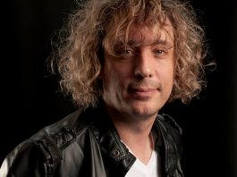 José Ignacio "Chascas" Valenzuela vuelca al papel lo que le provoca furia, lo que le molesta y no le gusta