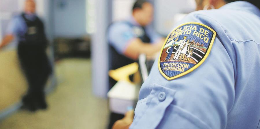 Varios desconocidos vestidos de policías cometieron en la madrugada de hoy un robo contra un hombre
