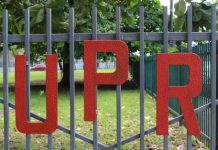 causa para juicio contra cinco de los siete estudiantes imputados por irrumpir en una reunión de la Junta de Gobierno de la Universidad de Puerto Rico (UPR).